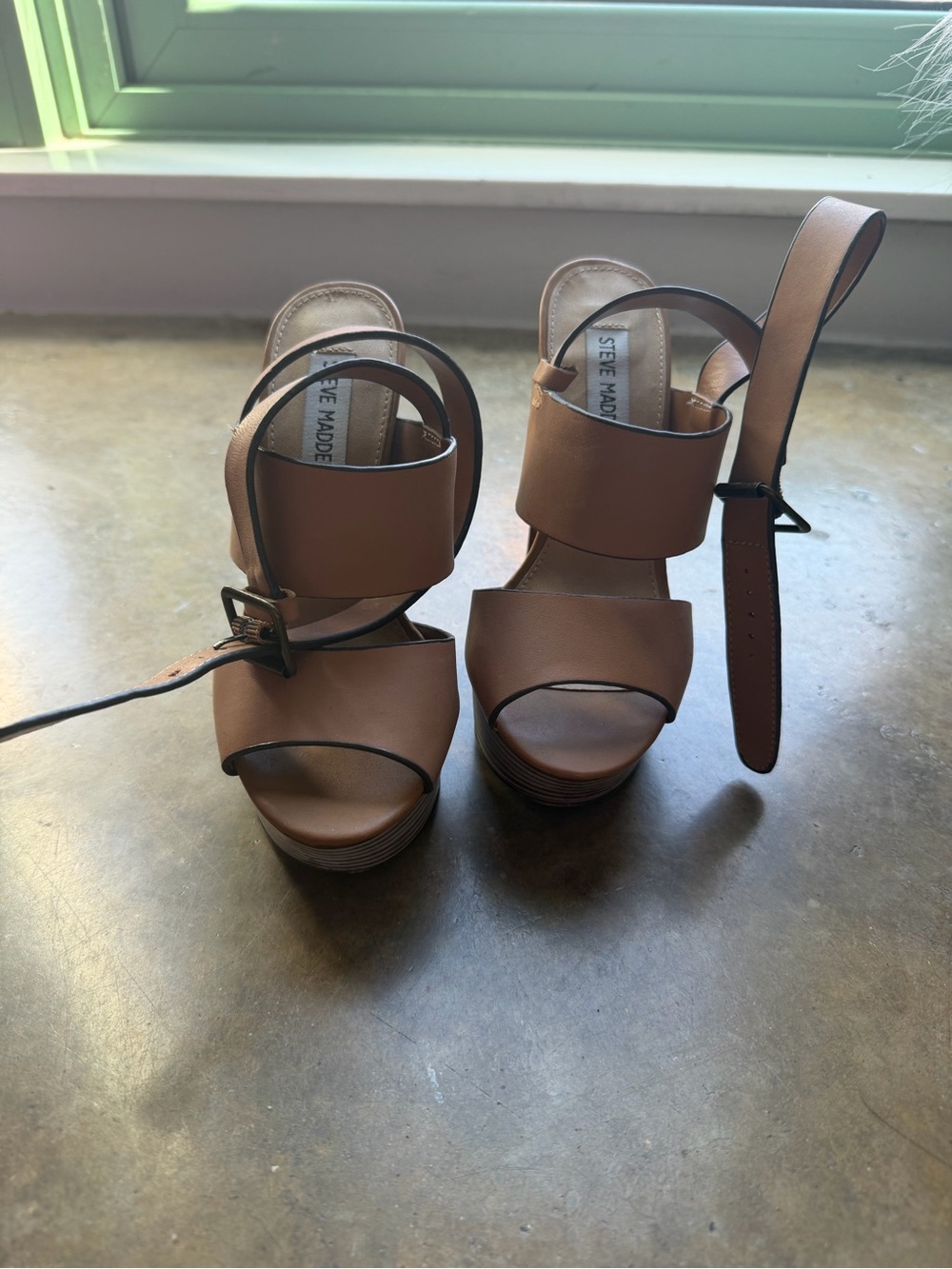 Steve Madden Tan Brown Platform Strap Heels